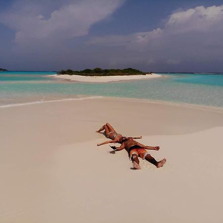 Surfretreat Hotel Bodufolhudhoo Esterno foto