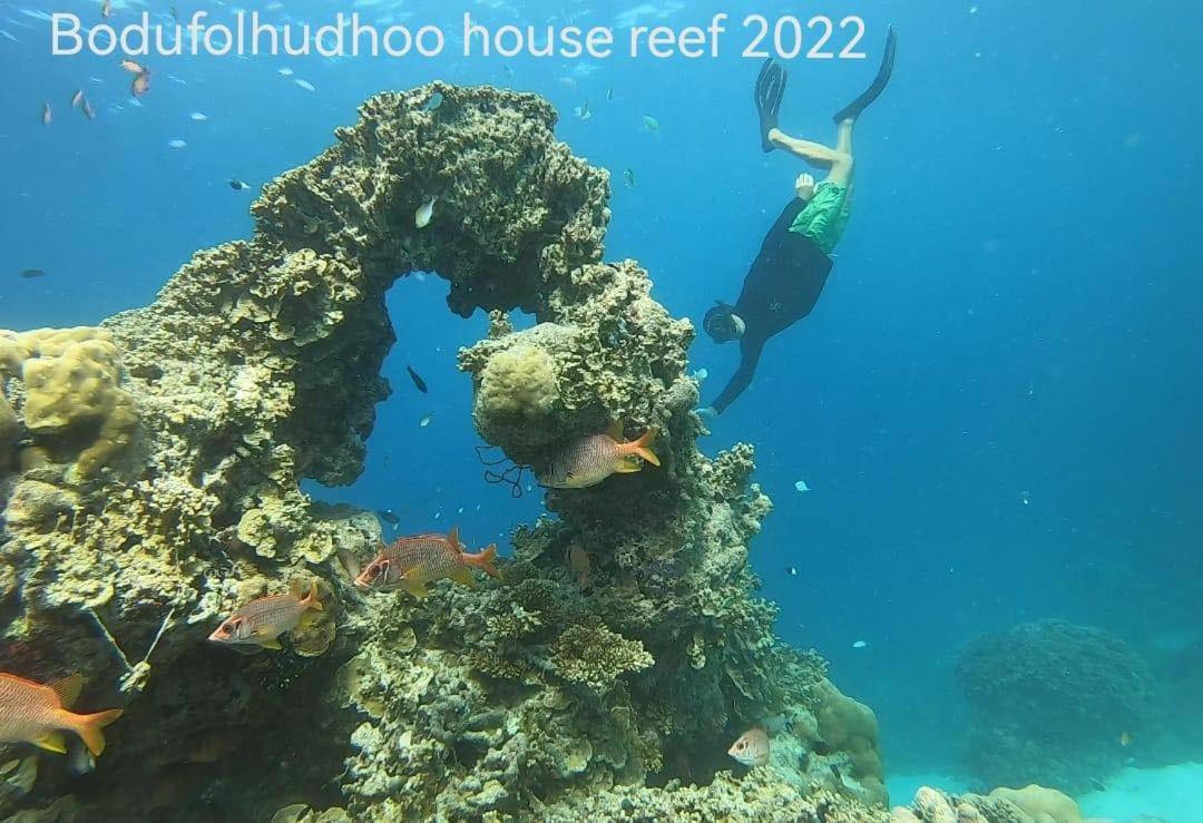 Surfretreat Hotel Bodufolhudhoo Esterno foto