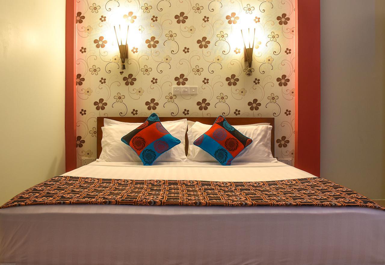 Surfretreat Hotel Bodufolhudhoo Esterno foto