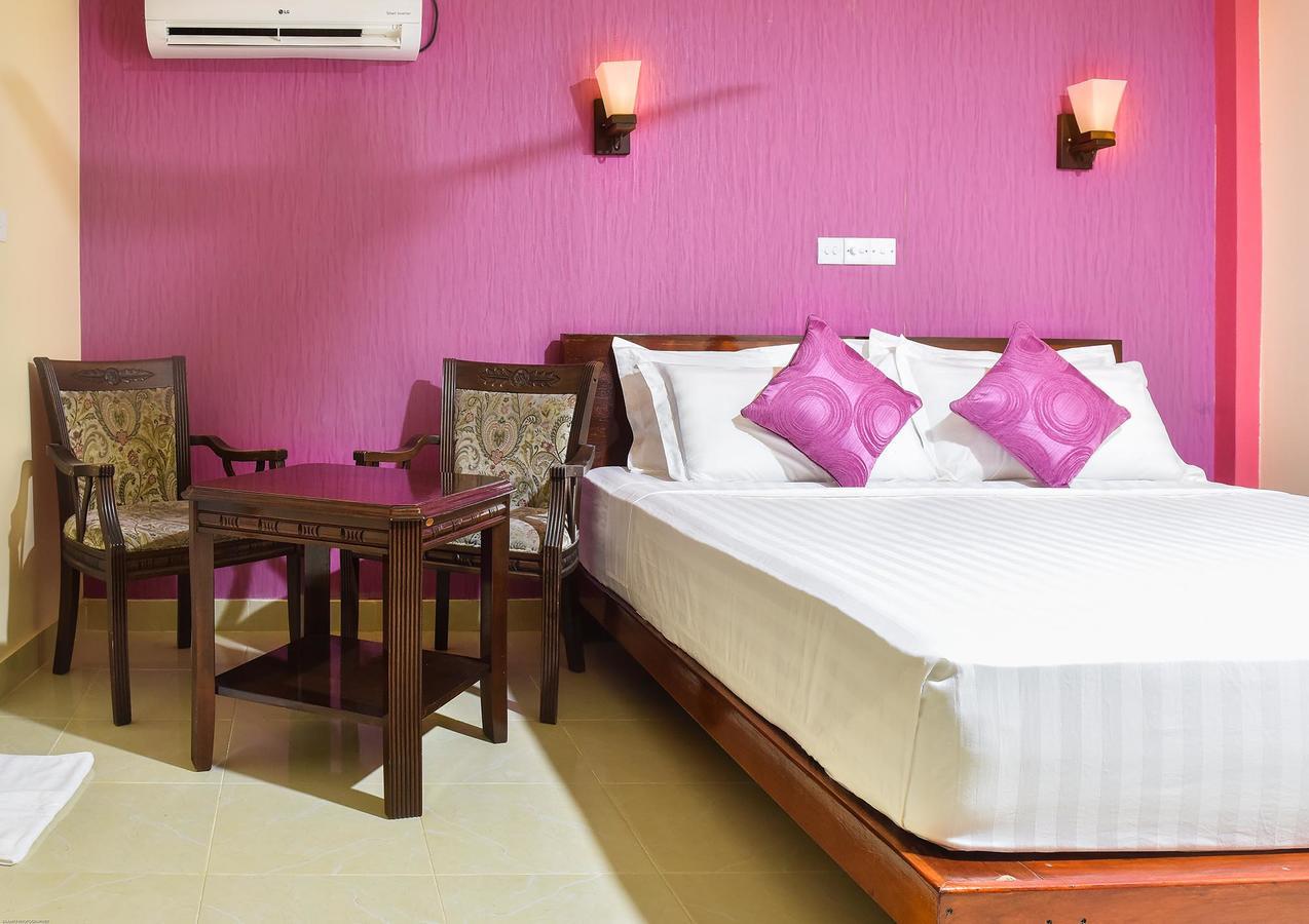 Surfretreat Hotel Bodufolhudhoo Esterno foto