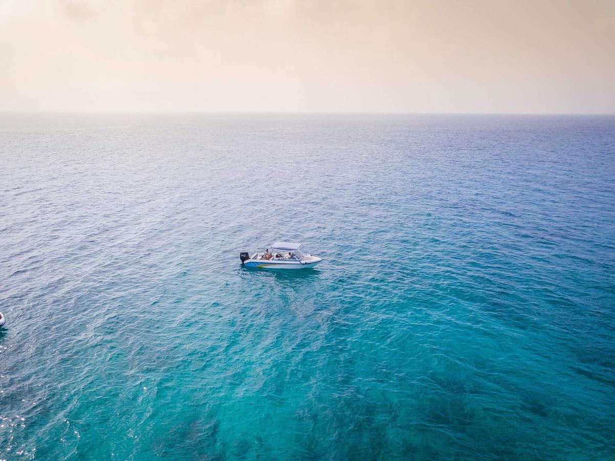 Surfretreat Hotel Bodufolhudhoo Esterno foto