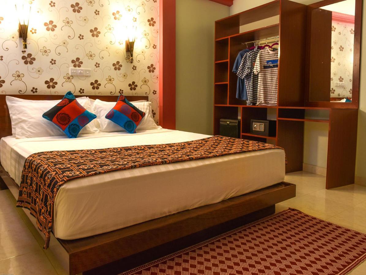 Surfretreat Hotel Bodufolhudhoo Esterno foto